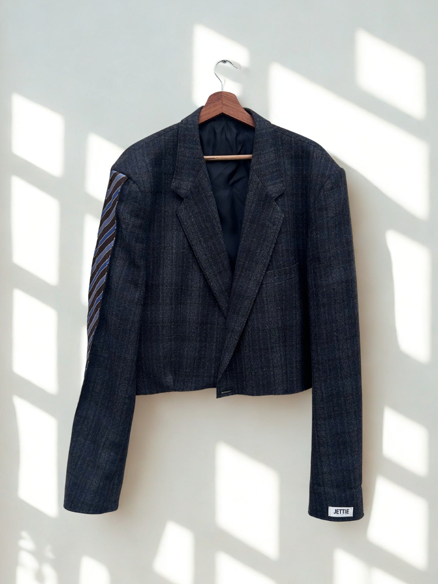 Cropped Tie Blazer