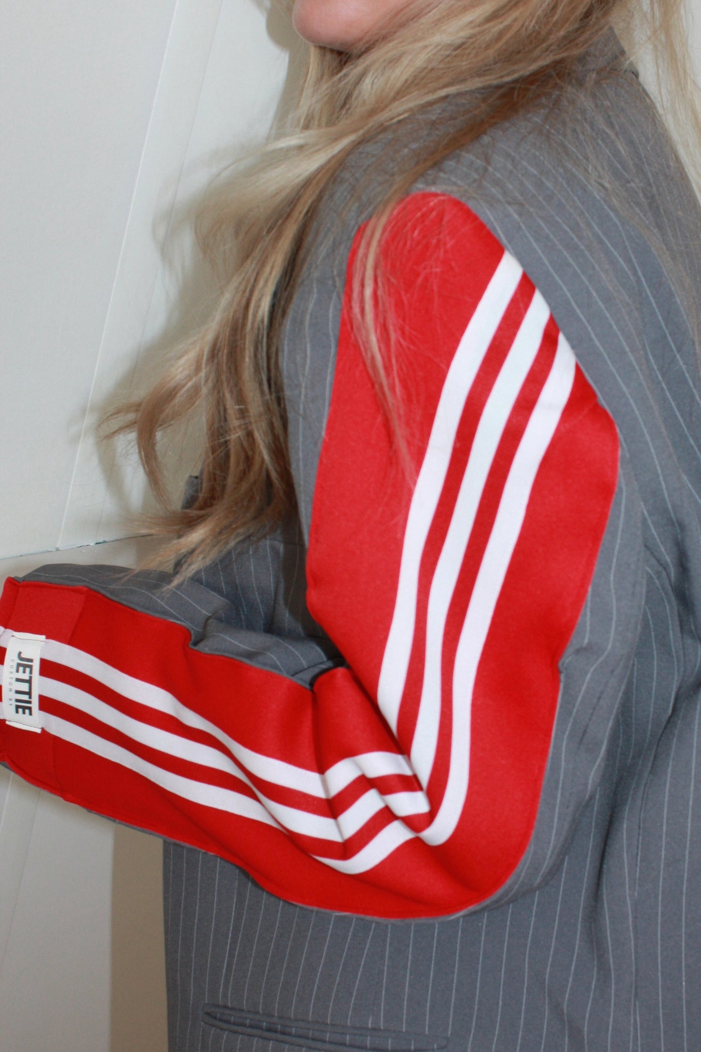 RED STRIPES ADIDAS BLAZER