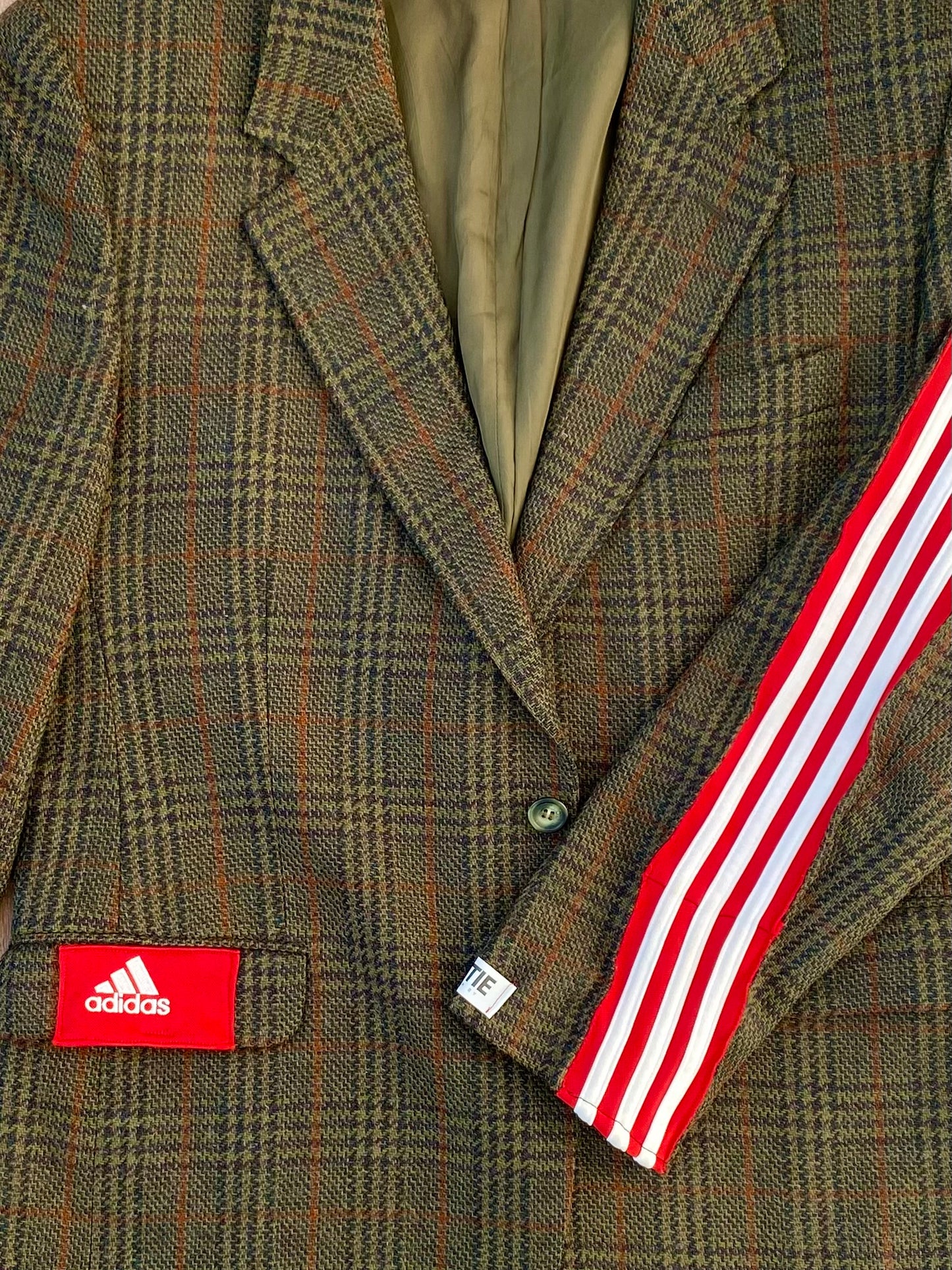 3 stripes red blazer